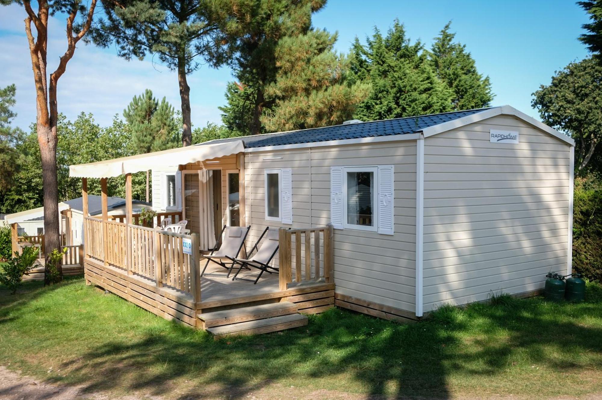 Mobil Home Xxl 4 Chambres - Camping A L'Ombre Des Tilleuls Peyrouse Exteriör bild